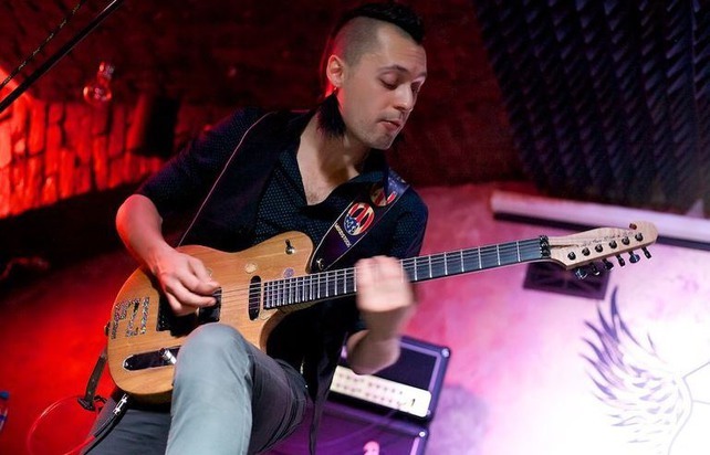 гитарист группы "Алиса" Павел Зелецкий